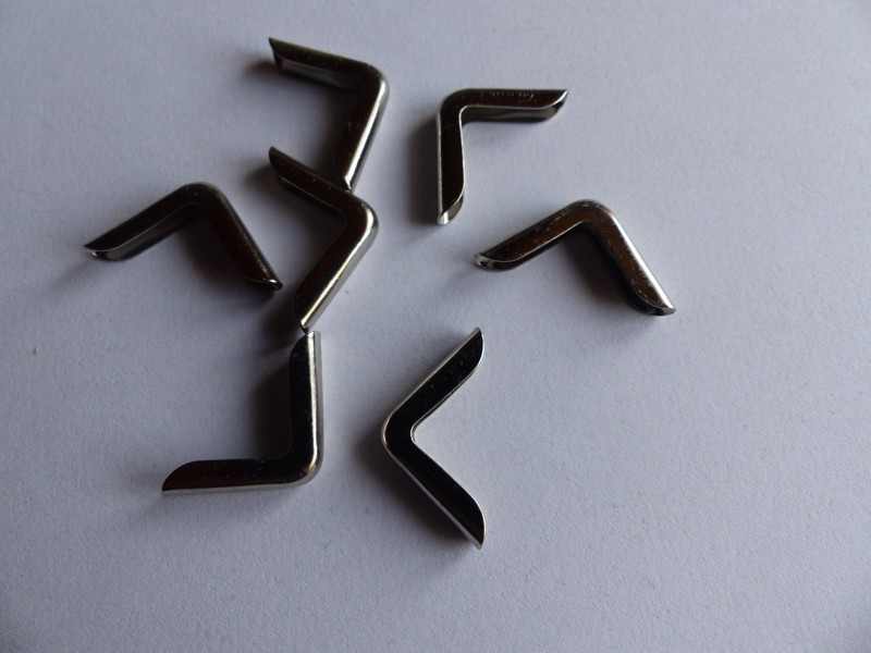 Kovový rožek 14 x 14 mm
